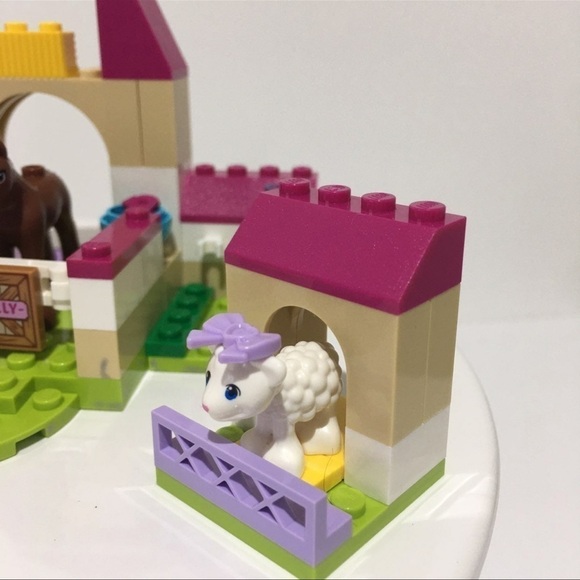 Lego Junior Friends 10746 Mias Farm Suitcase Set Horse Stable Lamb Animal Build - Picture 3 of 7